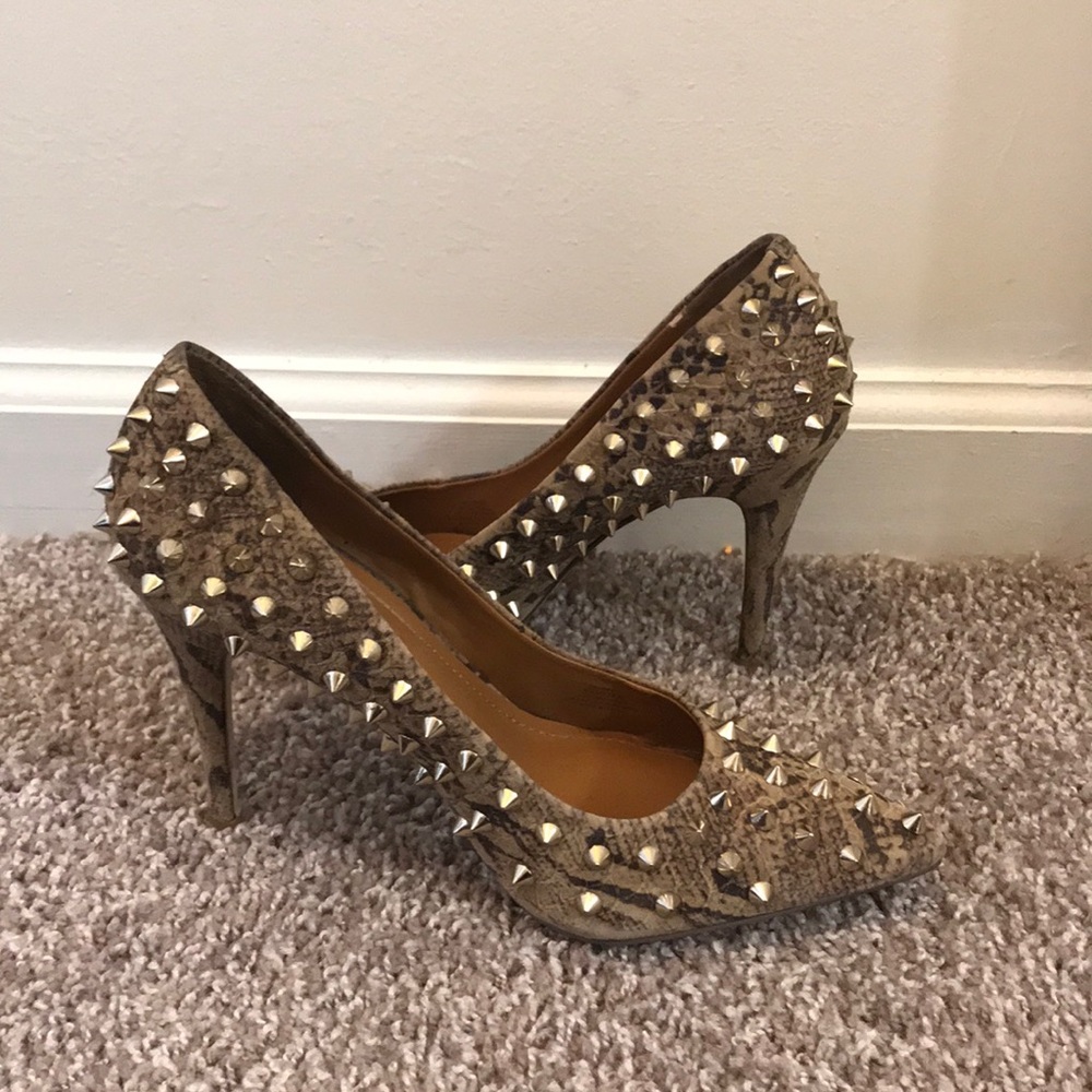 Spiked studded BCBG pumps